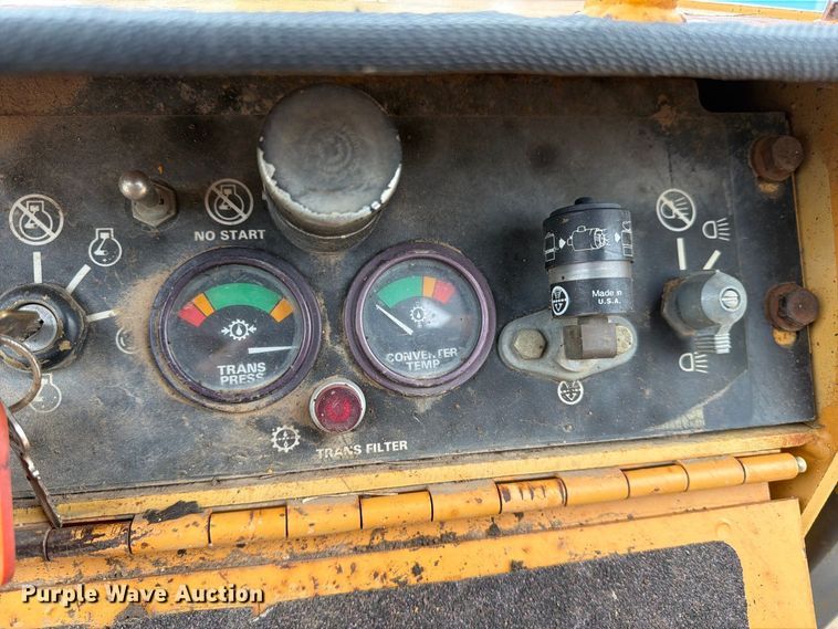 image for item DW6780 1997 Case 550G dozer
