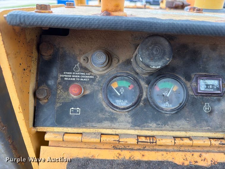 image for item DW6780 1997 Case 550G dozer