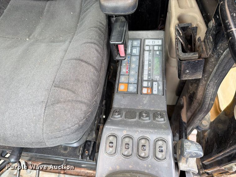 image for item DW6781 2008 Caterpillar 325C LCR excavator