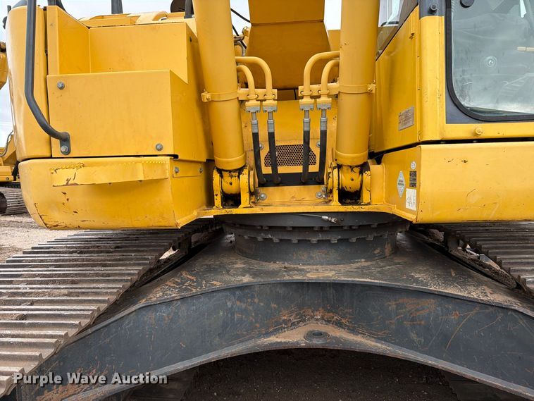 image for item DW6782 2013 Komatsu PC228USLC-8 excavator