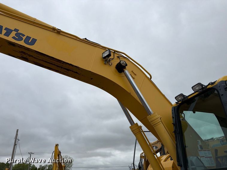 image for item DW6782 2013 Komatsu PC228USLC-8 excavator