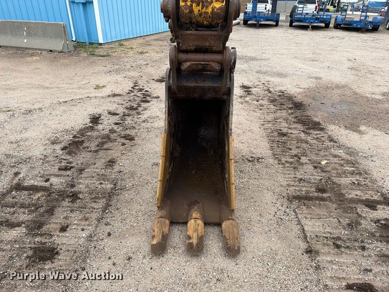 image for item DW6782 2013 Komatsu PC228USLC-8 excavator
