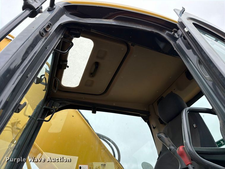 image for item DW6782 2013 Komatsu PC228USLC-8 excavator