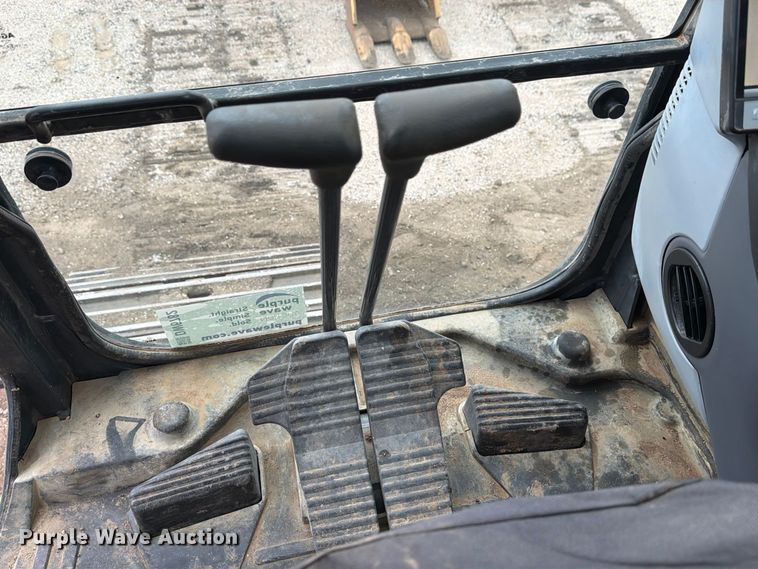 image for item DW6782 2013 Komatsu PC228USLC-8 excavator