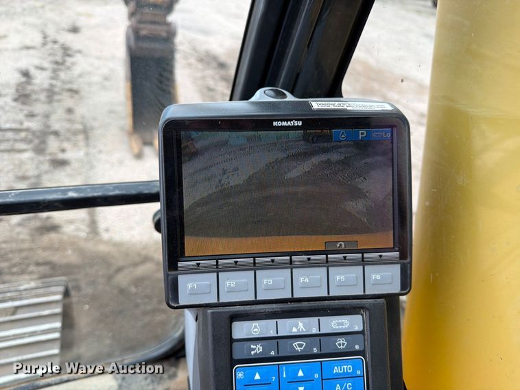 image for item DW6782 2013 Komatsu PC228USLC-8 excavator