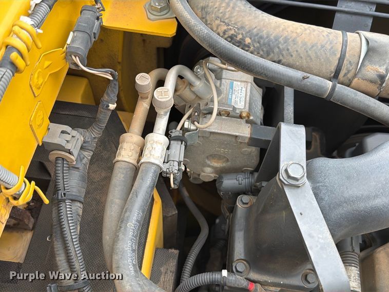 image for item DW6782 2013 Komatsu PC228USLC-8 excavator