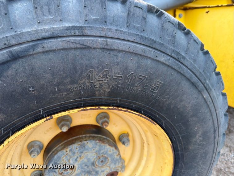 image for item DW6785 2007 New Holland B95 backhoe