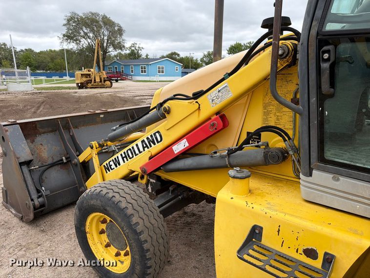 image for item DW6787 2007 New Holland B95 backhoe