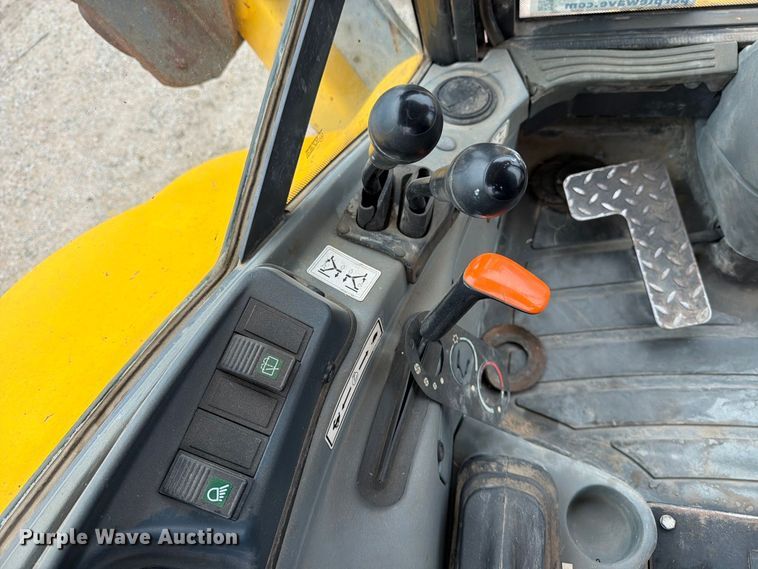 image for item DW6787 2007 New Holland B95 backhoe