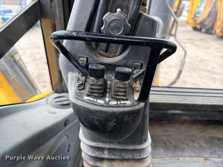 image for item DW6788 2016 New Holland B95C Backhoe