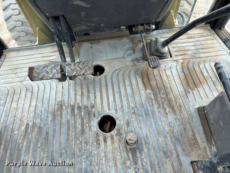 image for item DW6789 1996 Ford 555D backhoe