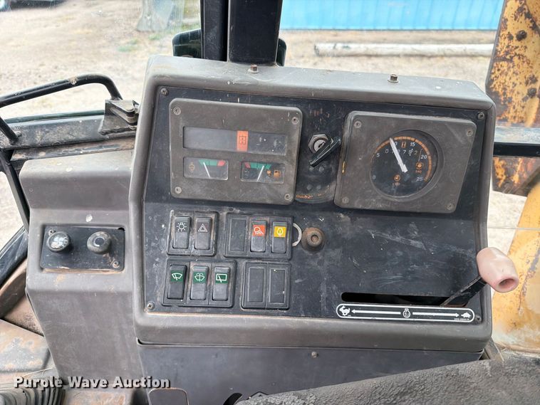 image for item DW6789 1996 Ford 555D backhoe
