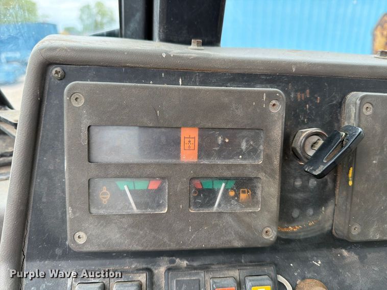 image for item DW6789 1996 Ford 555D backhoe