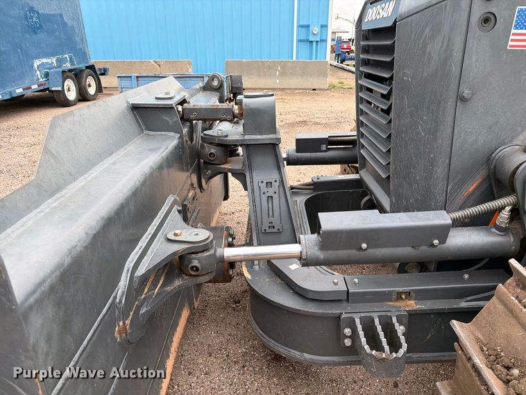 image for item DW6791 2023 Doosan DD100-US dozer