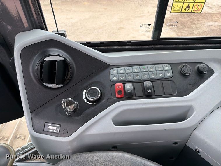 image for item DW6791 2023 Doosan DD100-US dozer