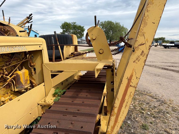 image for item DW6798 International T-D 14 pipelayer