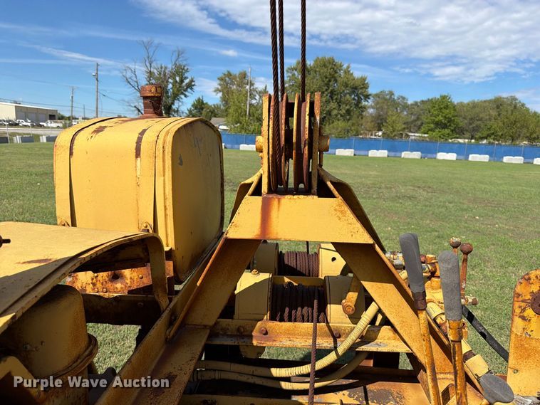 image for item DW6799 Caterpillar Twenty pipelayer