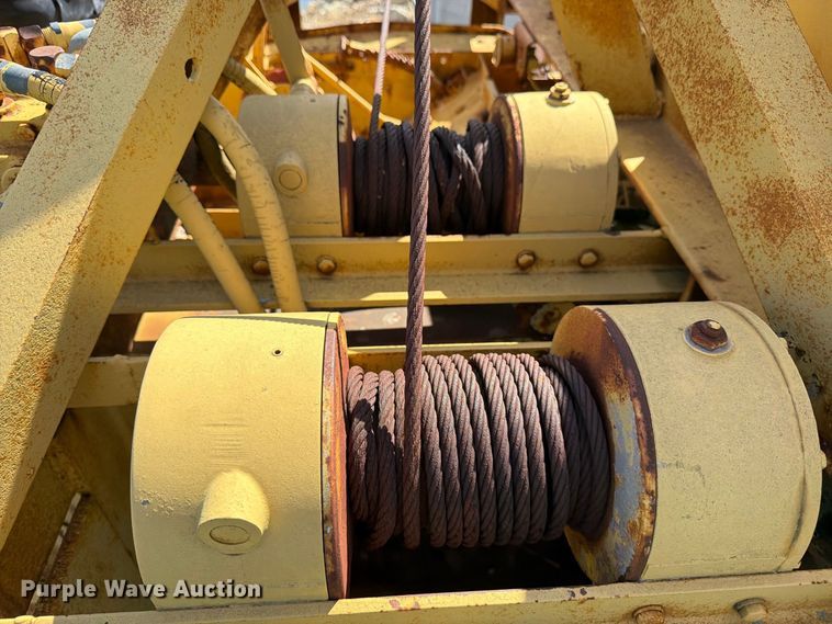 image for item DW6799 Caterpillar Twenty pipelayer