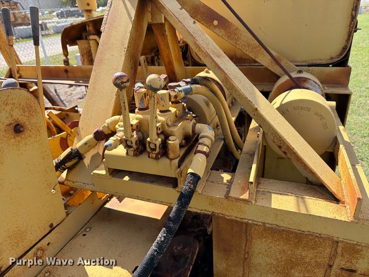 image for item DW6799 Caterpillar Twenty pipelayer