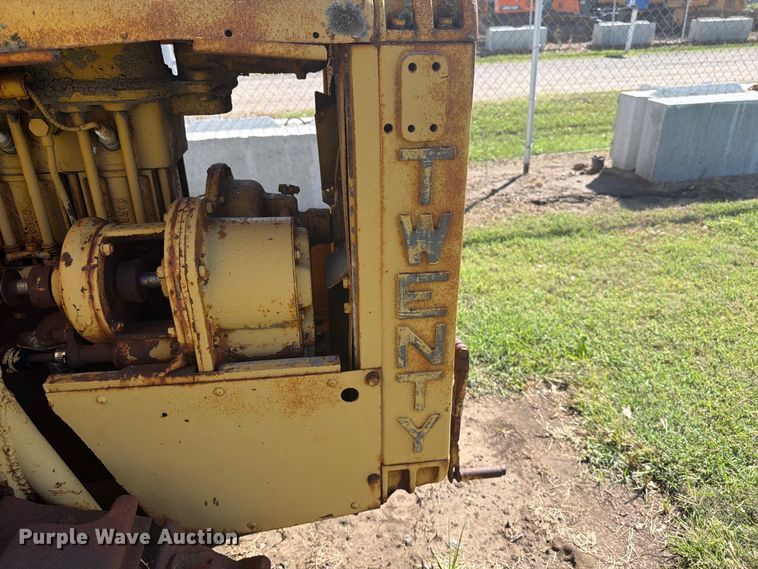image for item DW6799 Caterpillar Twenty pipelayer