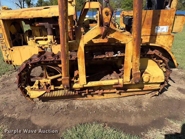 image for item DW6799 Caterpillar Twenty pipelayer