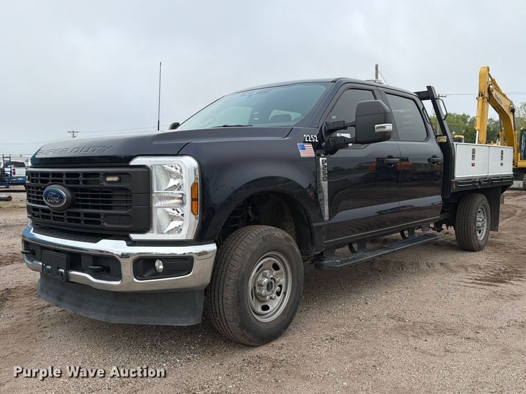 image for item DW6801 2025 Ford F250 XL Crew cab flatbed pickup