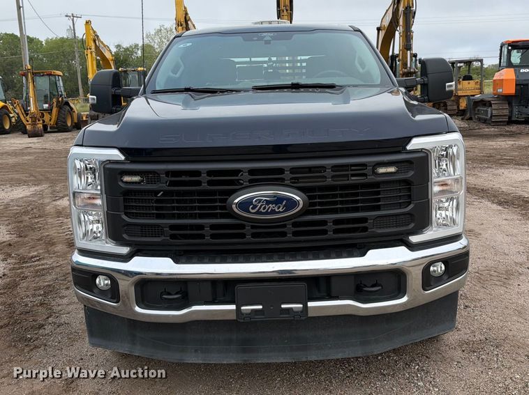 image for item DW6801 2025 Ford F250 XL Crew cab flatbed pickup