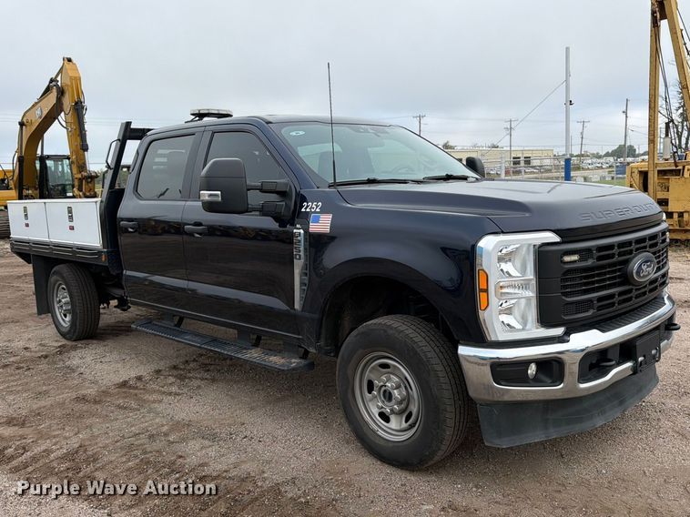 image for item DW6801 2025 Ford F250 XL Crew cab flatbed pickup