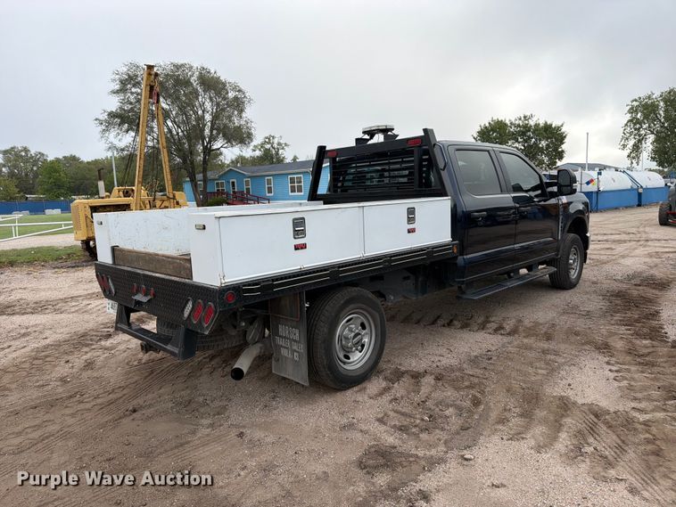image for item DW6801 2025 Ford F250 XL Crew cab flatbed pickup