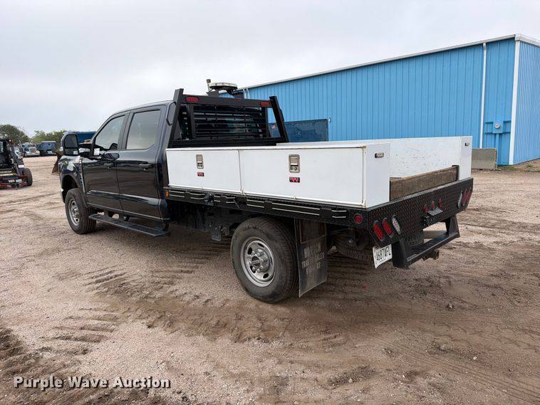 image for item DW6801 2025 Ford F250 XL Crew cab flatbed pickup