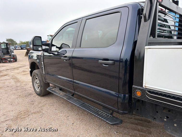 image for item DW6801 2025 Ford F250 XL Crew cab flatbed pickup