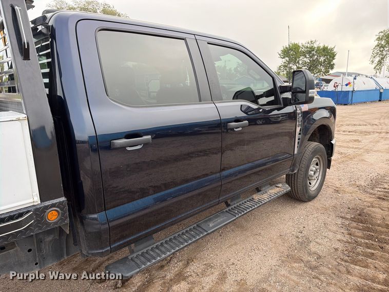 image for item DW6801 2025 Ford F250 XL Crew cab flatbed pickup