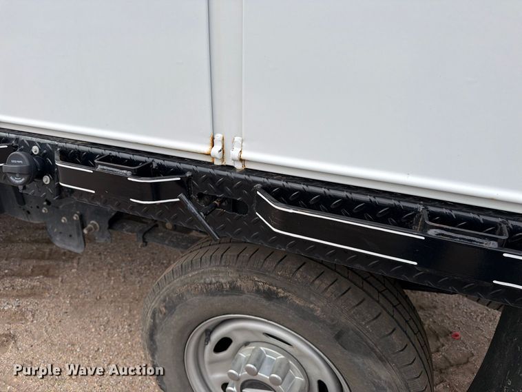 image for item DW6801 2025 Ford F250 XL Crew cab flatbed pickup