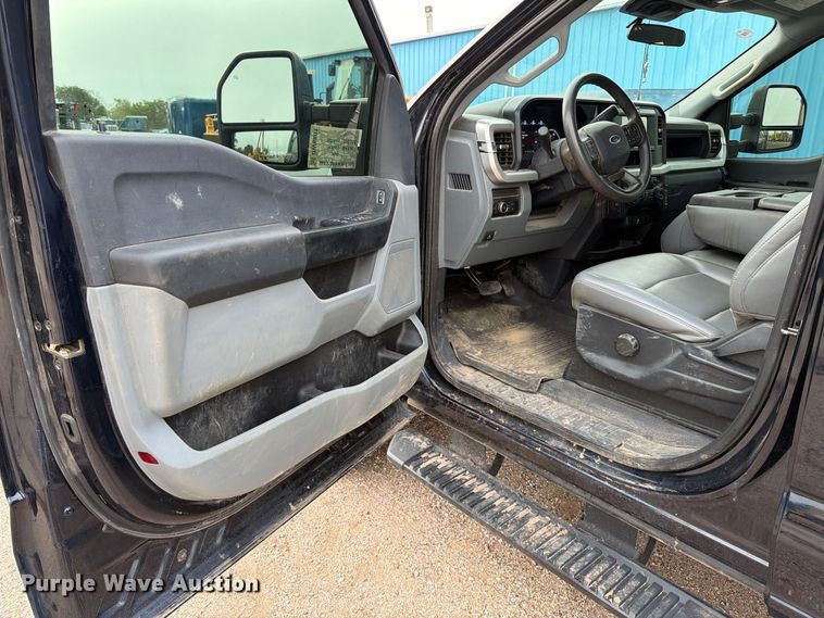 image for item DW6801 2025 Ford F250 XL Crew cab flatbed pickup