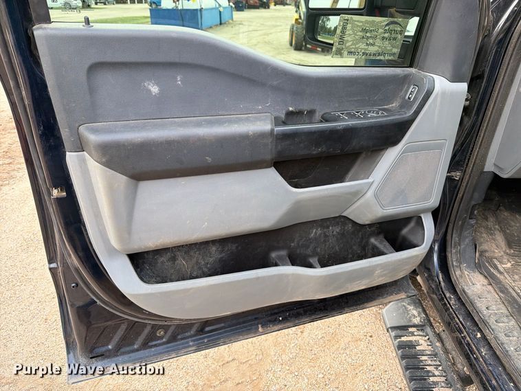 image for item DW6801 2025 Ford F250 XL Crew cab flatbed pickup