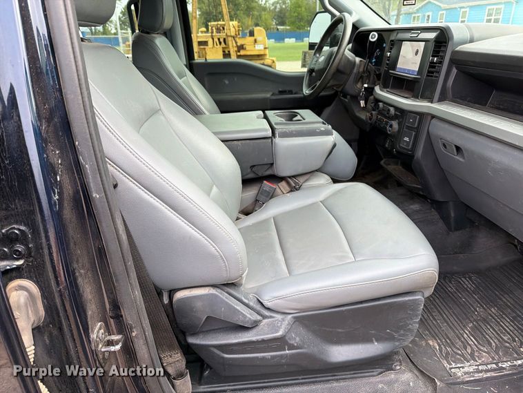 image for item DW6801 2025 Ford F250 XL Crew cab flatbed pickup