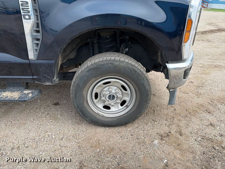 image for item DW6801 2025 Ford F250 XL Crew cab flatbed pickup