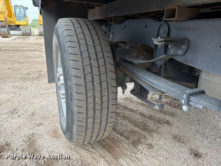 image for item DW6801 2025 Ford F250 XL Crew cab flatbed pickup