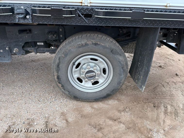 image for item DW6801 2025 Ford F250 XL Crew cab flatbed pickup