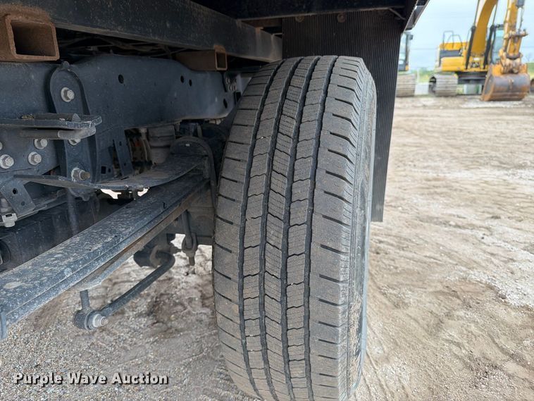 image for item DW6801 2025 Ford F250 XL Crew cab flatbed pickup