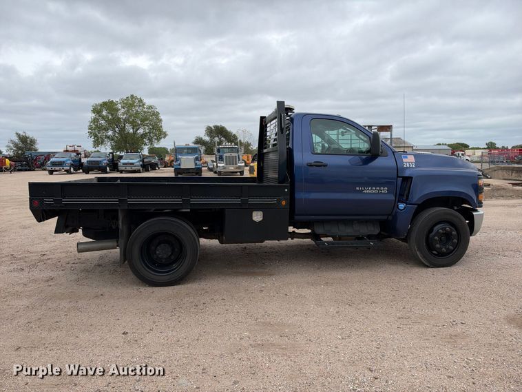 image for item EC4611 2023 Chevrolet 4500 flatbed truck