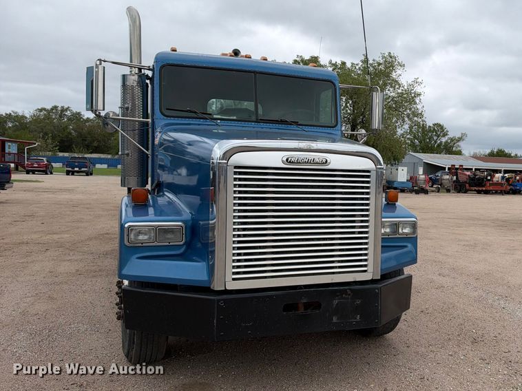image for item EC4613 1999 Freightliner FLD semi truck
