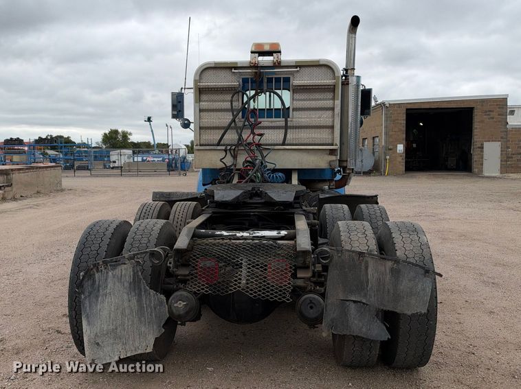 image for item EC4613 1999 Freightliner FLD semi truck