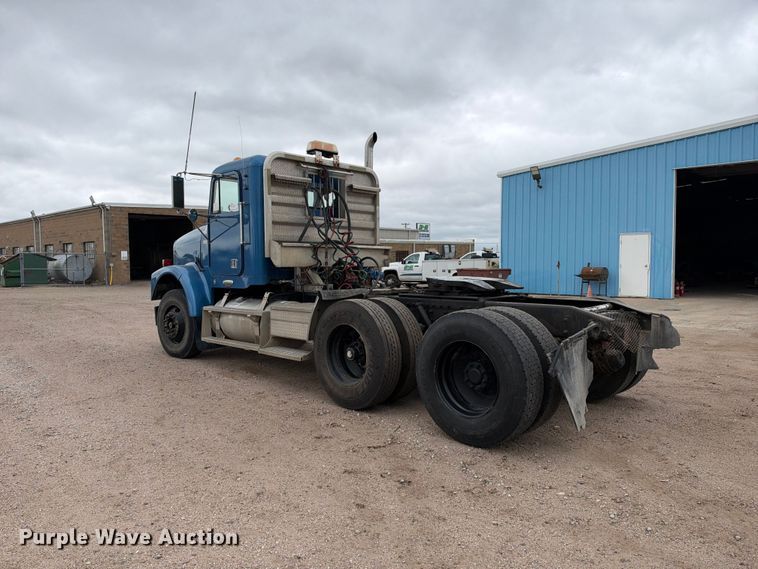 image for item EC4613 1999 Freightliner FLD semi truck