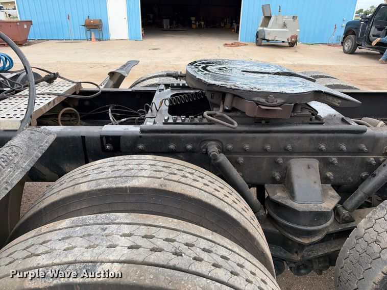 image for item EC4613 1999 Freightliner FLD semi truck