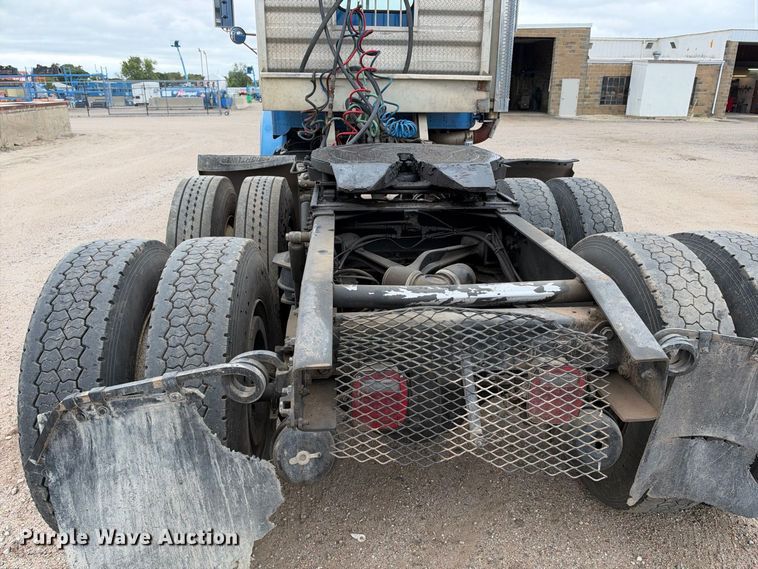 image for item EC4613 1999 Freightliner FLD semi truck