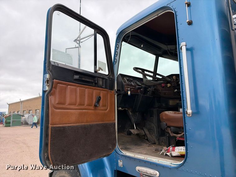 image for item EC4613 1999 Freightliner FLD semi truck