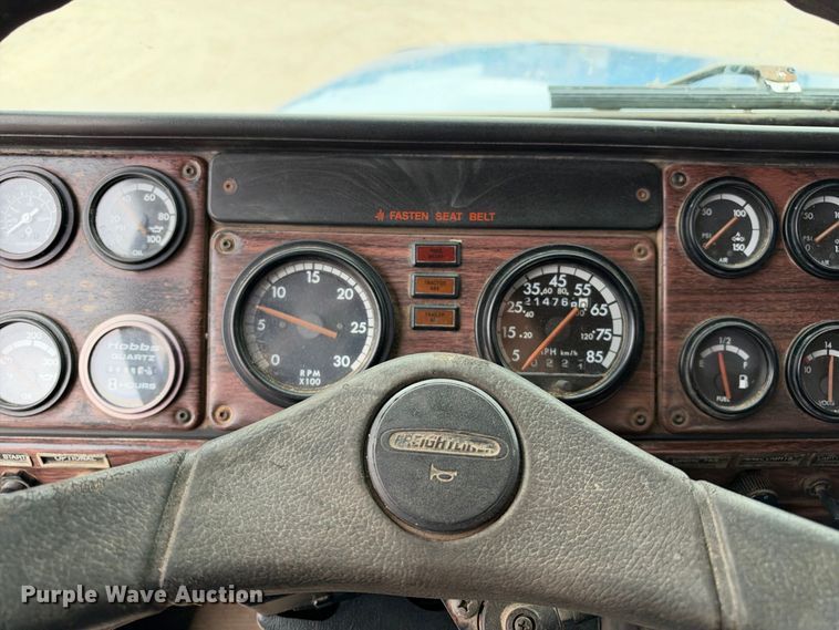 image for item EC4613 1999 Freightliner FLD semi truck