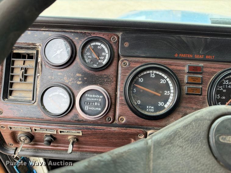 image for item EC4613 1999 Freightliner FLD semi truck