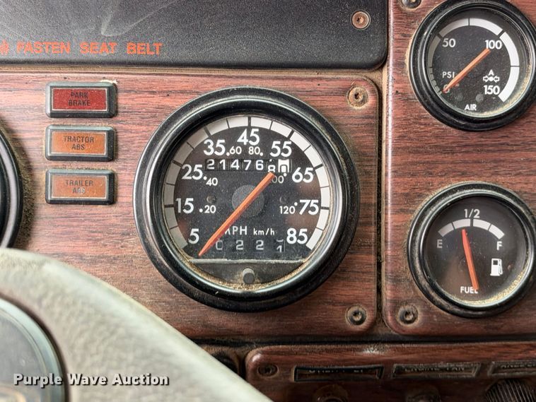 image for item EC4613 1999 Freightliner FLD semi truck